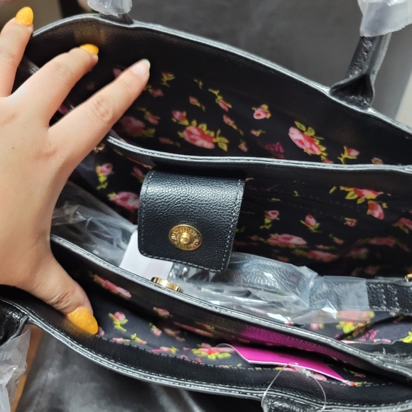 Betsey Johnson XOJayla Bag - Picture 5 of 9